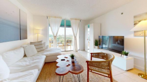 Lux Condo at Yacht Club 10 min from Beach